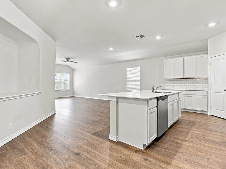 1710 Lavender Hl — Photo 9