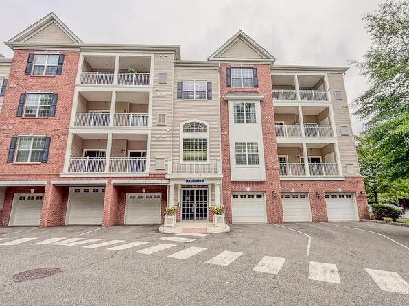 236 Breeders Cup Dr, Cherry Hill, NJ 08002