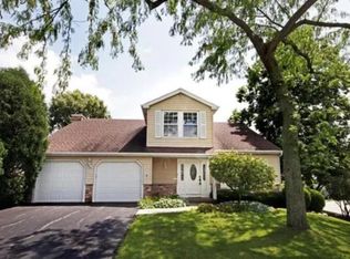 649 Sanders Ct, Gurnee, IL 60031