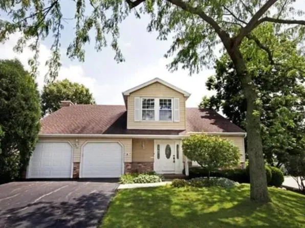 649 Sanders Ct, Gurnee, IL 60031