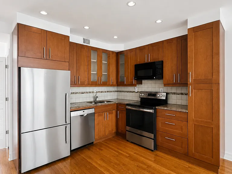 22-38 43rd St #2A — Photo 2