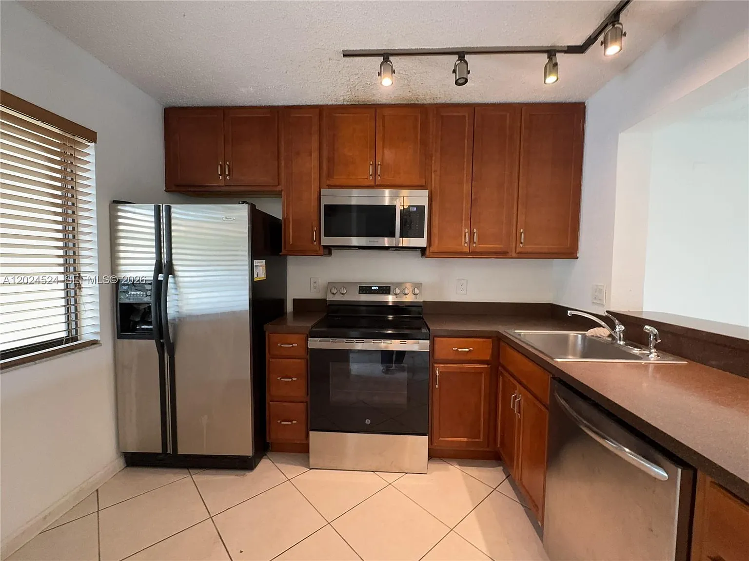 Kensington Walk Condo — Photo 3