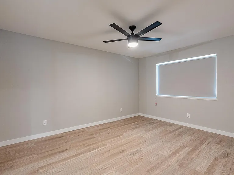 2027 Lucerne Cir — Photo 18