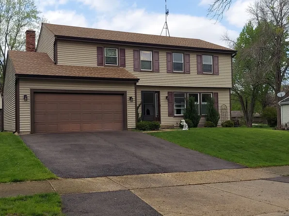 241 Briarheath Cir, Naperville, IL 60565