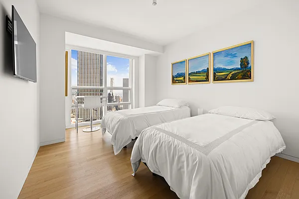 Sold by Compass | media 9