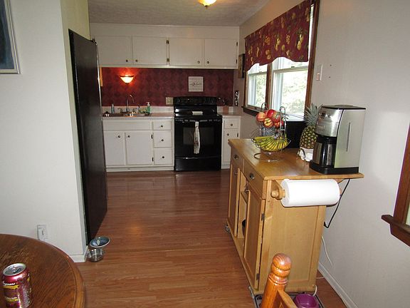 3rd image of 36 Coachlight Cir