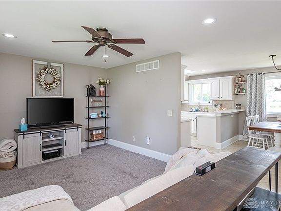 4th image of 3933 Fieldcrest Dr