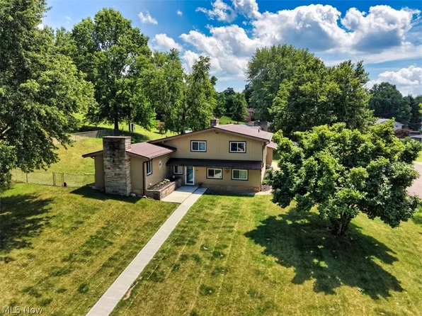 1601 Marion Dr, Coshocton, OH 43812