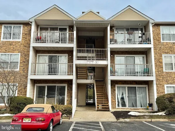6 Holly Ct, Hamilton, NJ 08619