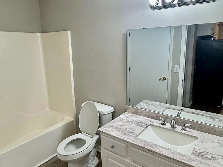 1231 Westpointe Dr #2 — Photo 7