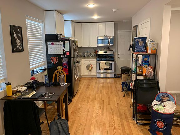 2nd image of 1115 W Newport Ave #1FB
