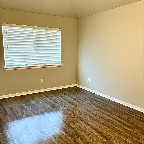 3405 Dallis Dr — Photo 16