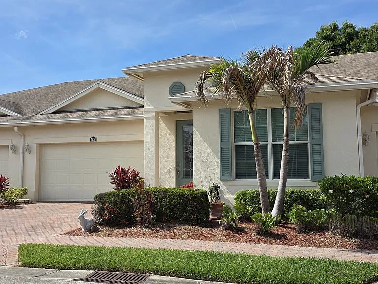 7432 Oakridge Pl — Photo 1
