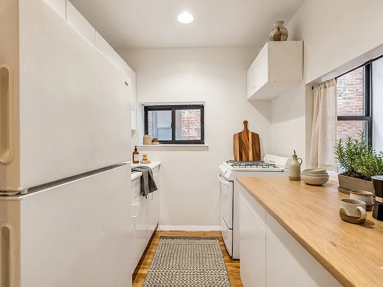 239 E 53rd St #3C — Photo 2