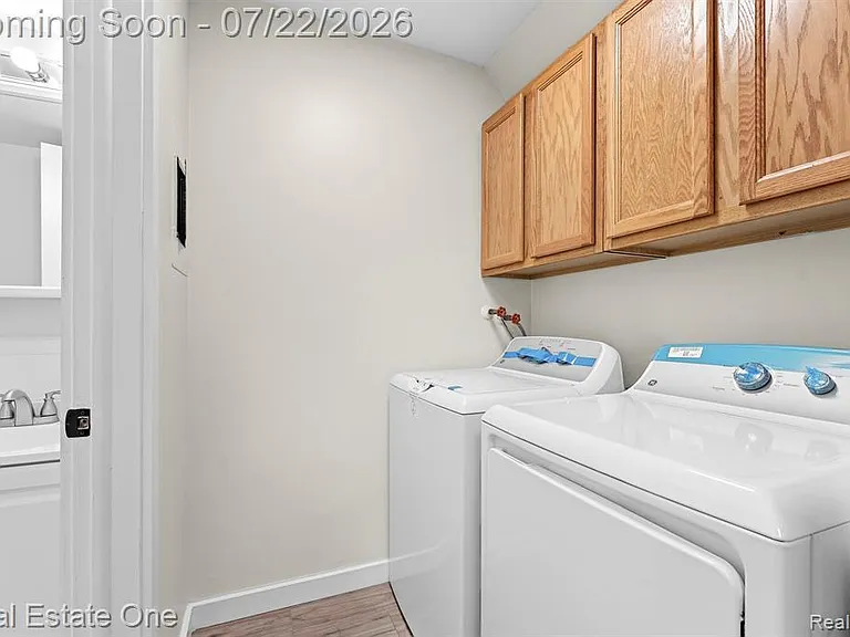 15588 Dupage Blvd — Photo 5