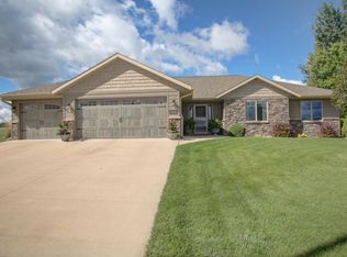214 Howard Dr, Holmen, WI 54636