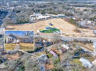 69 W Stephens St, Winder, GA 30680