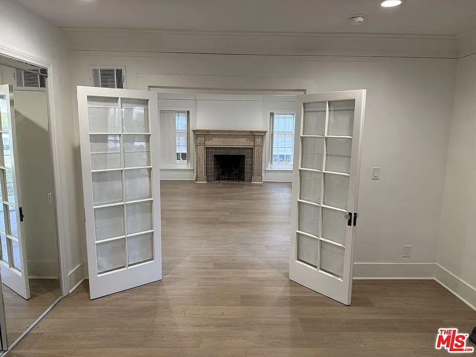 3 bed, 2.0 bath, 1444 sqft, $4,380 — Photo 2