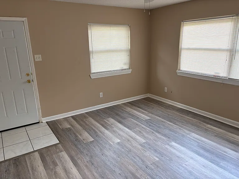 1656 Princess Helen Rd W — Photo 7