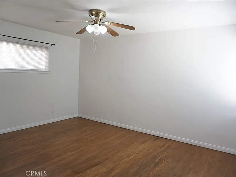 5540 Balboa Blvd — Photo 38