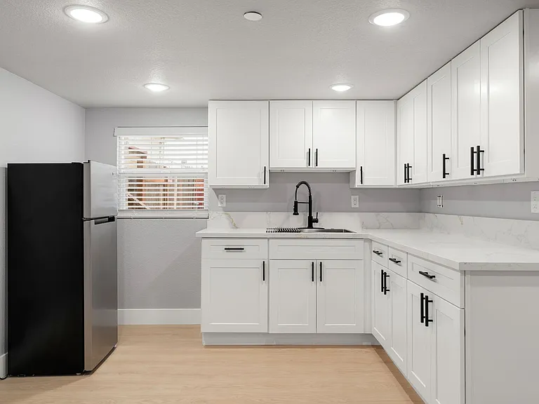 313 D St — Photo 12
