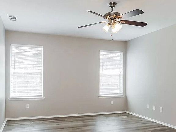 4th image of 11508 Kelly Ln