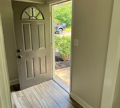 5th image of 3930 Manor House Dr