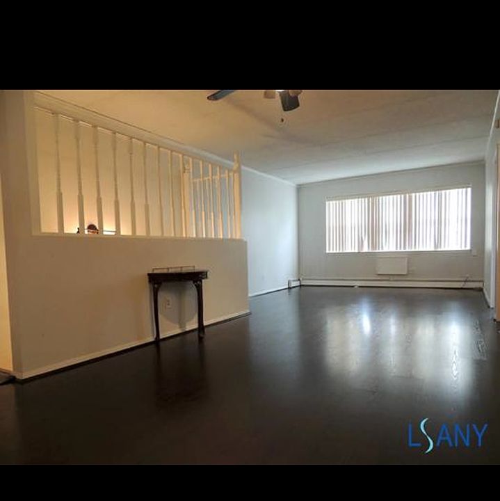 1st image of 1015 E 213th St