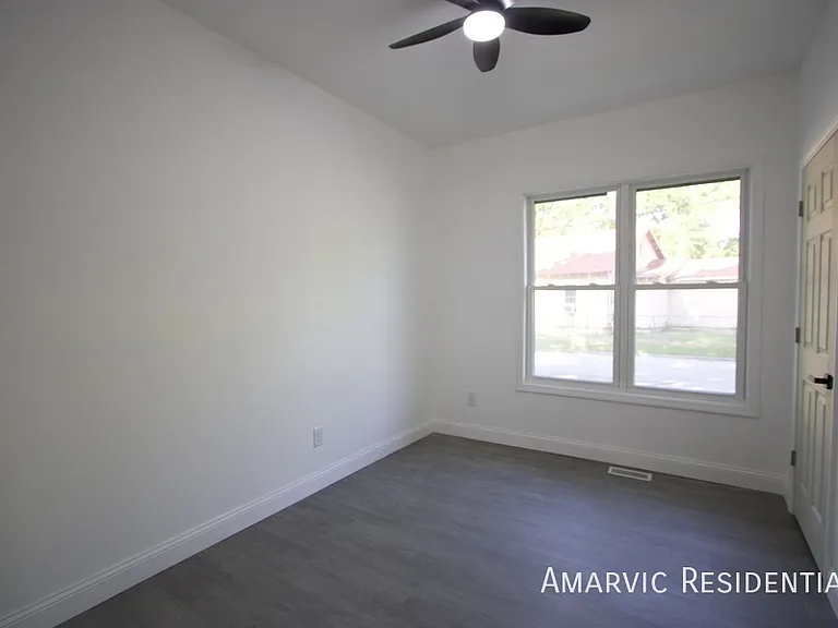 621 Singletary St SE — Photo 16