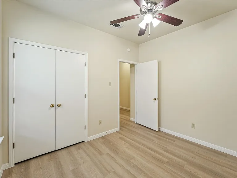 502 Gregory Ct — Photo 16
