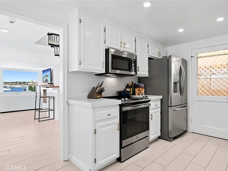 1202 E Balboa Blvd — Photo 11