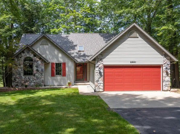 9681 Club House Dr W, Stanwood, MI 49346