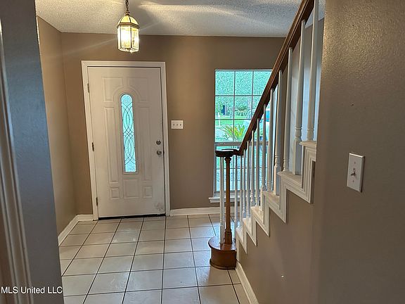 5th image of 15 Lakeview Dr