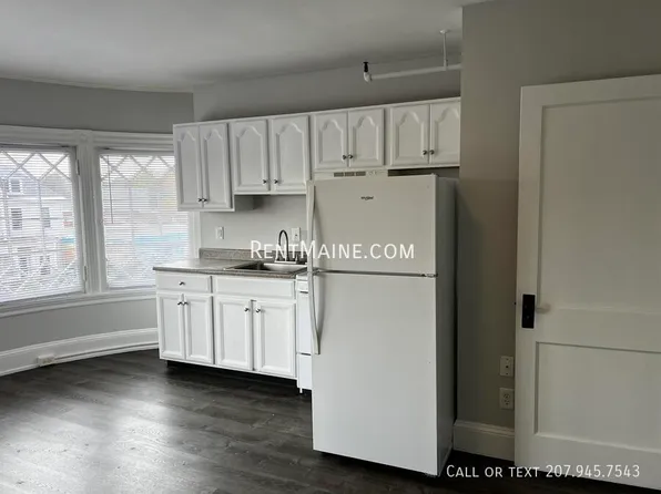 145 Union St APT 15, Bangor, ME 04401