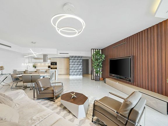 5th image of 17301 Biscayne Boulevard #707