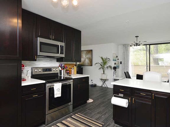 3rd image of 5406 Lincoln Ave APT 1D