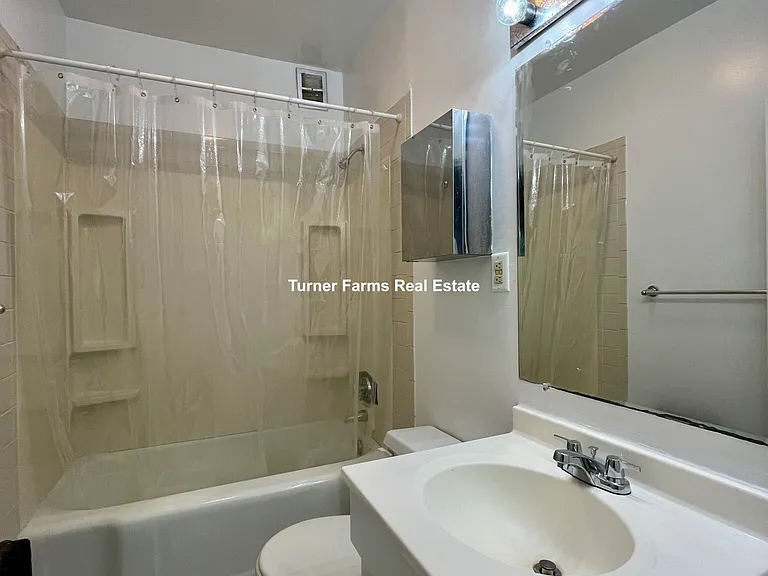 39 Lee St #3 — Photo 1