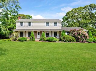 15 Oak Lane, Hampton Bays, NY