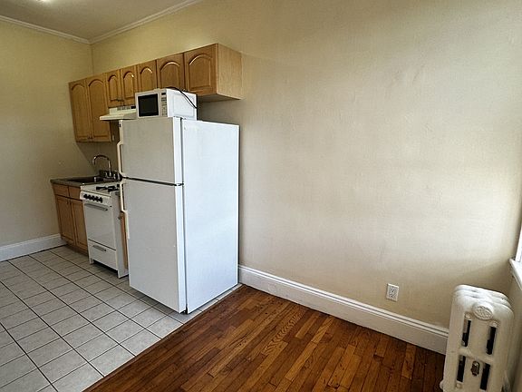 3rd image of 1637 Commonwealth Ave #14D
