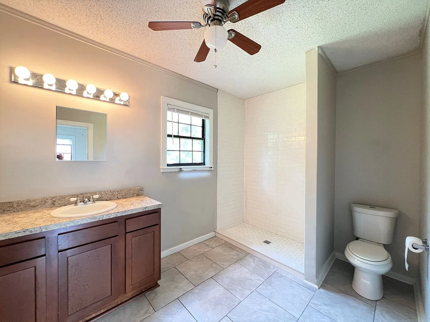 Spacious Green Cove Springs House On Large Lot — Photo 3