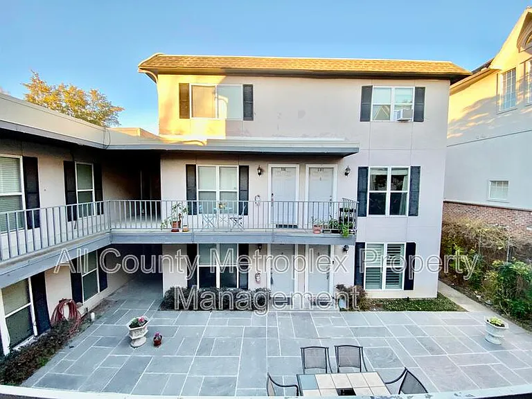4520 Holland Ave #206 — Photo 2