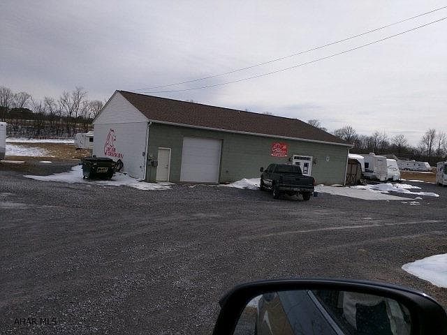 2nd image of 17481 Raystown Rd