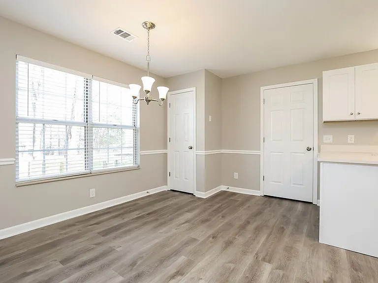 812 Dresden Ct — Photo 7