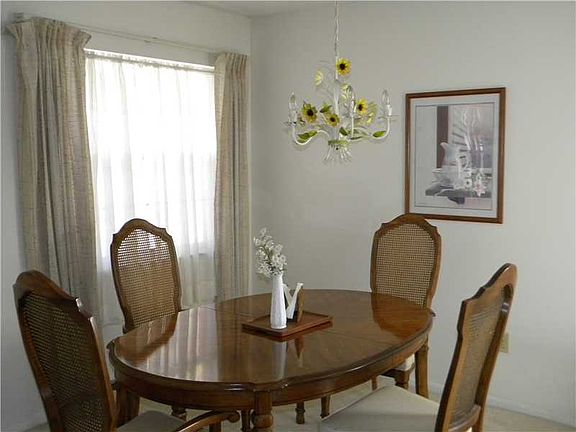 3rd image of 2 Vista Palm Ln