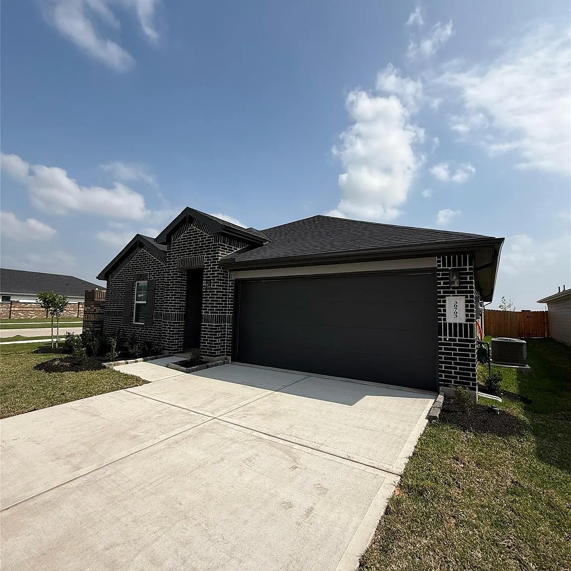 4 bed, 2.0 bath, 2031 sqft, $2,375 — Photo 2
