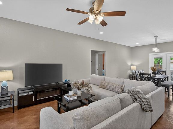 5th image of 337 E Castlewood