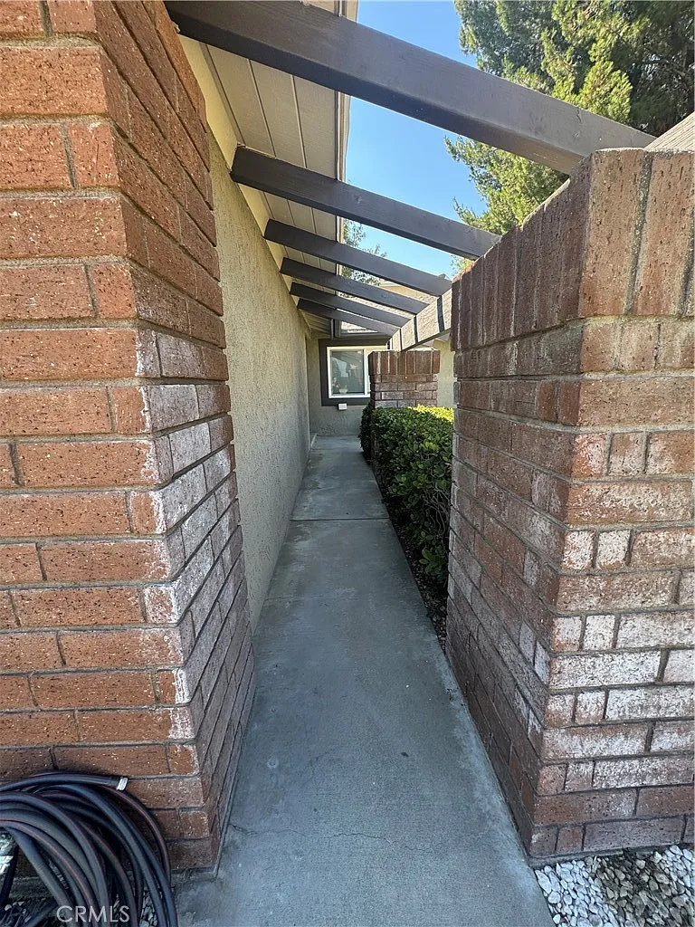 3 bed, 1340 sqft, $3,300 — Photo 2