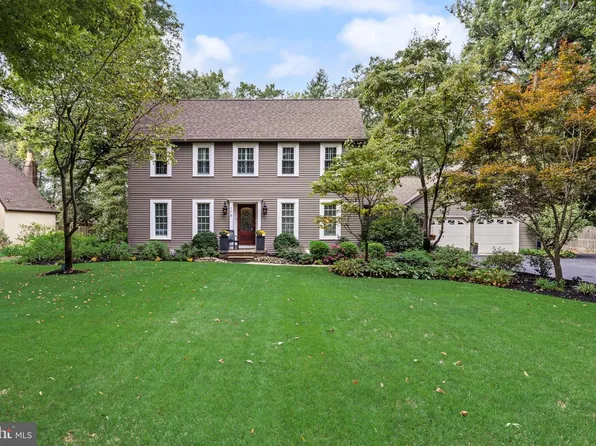 114 Laurel Ln, Mount Laurel, NJ 08054