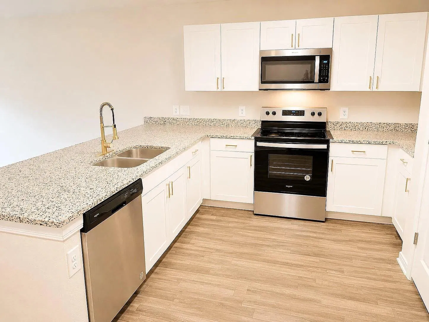 4 bed, 2.0 bath, 1471 sqft, $1,700 — Photo 4