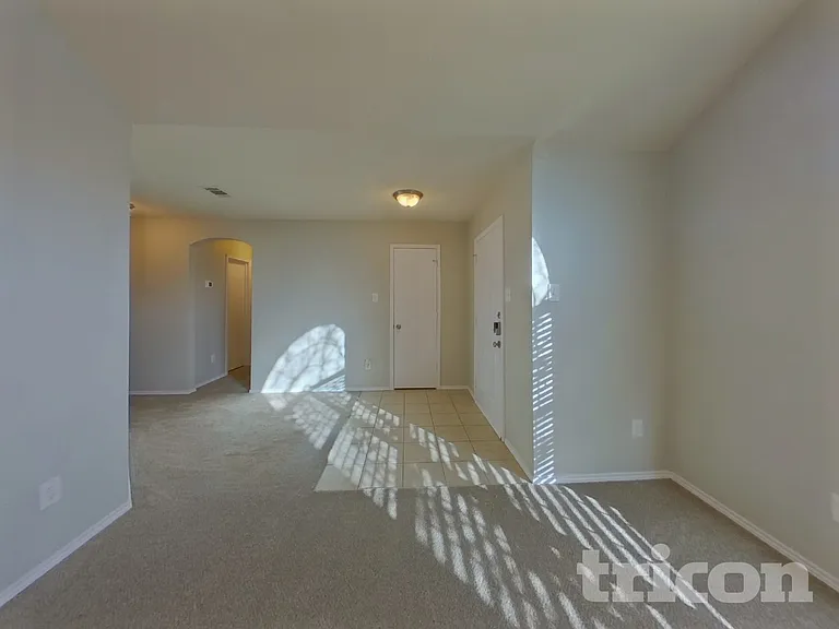 10712 Braemoor Dr — Photo 2